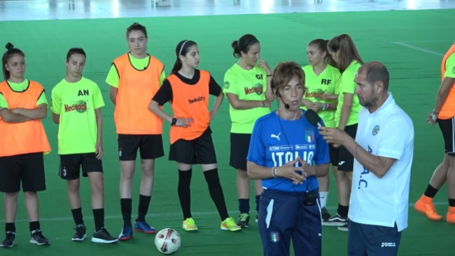 L'allenamento delle giovani calciatrici